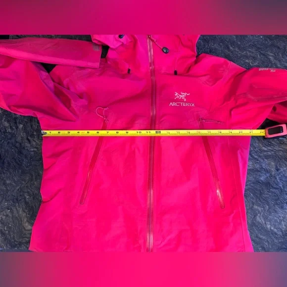 Arc’teryx Women’s Beta LT Jacket – GORE-TEX Pro - Picture 14 of 16